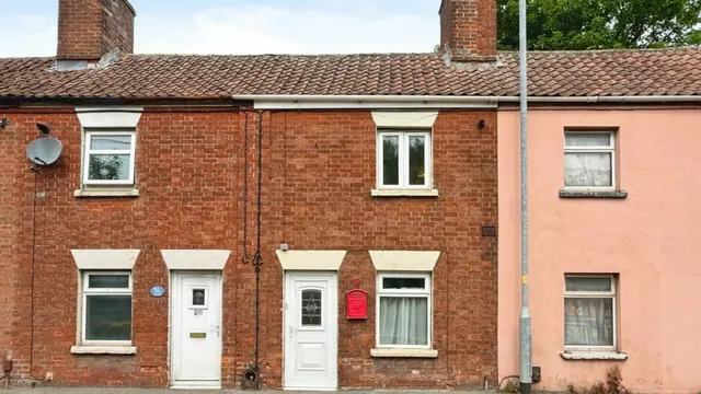 Bratton Road, Westbury, photo 1