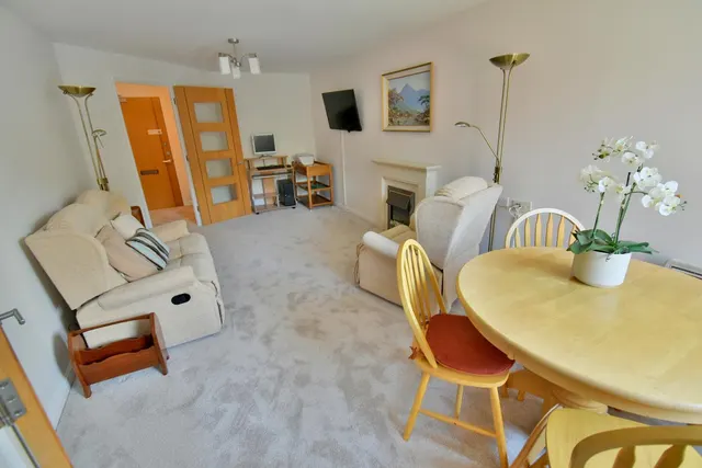 Cherrett Court, BH22, photo 3