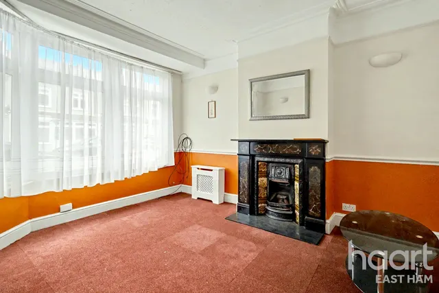 Alexandra Road, London, E6, photo 2