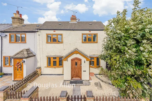 Hatch Road, Pilgrims Hatch, CM15, photo 1