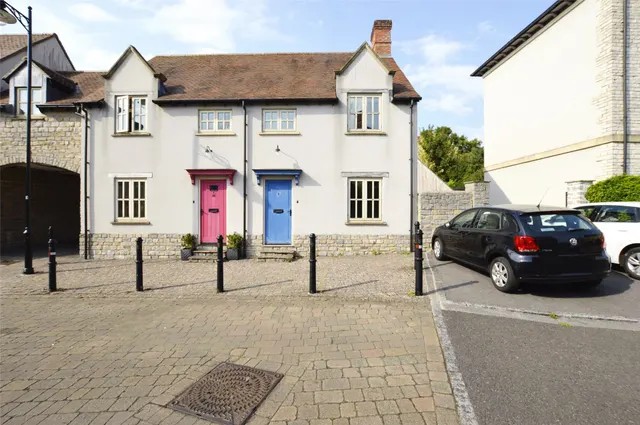 Blackberry Way, Somerset, Midsomer Norton, BA3 2RN, photo 1