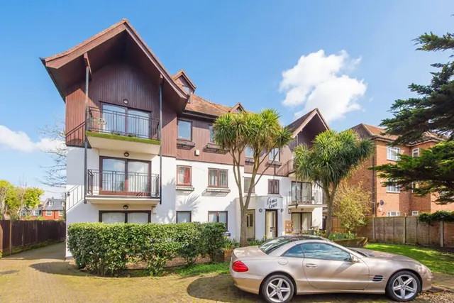 6 Limes Court, 23 Brondesbury Park, London, photo 1