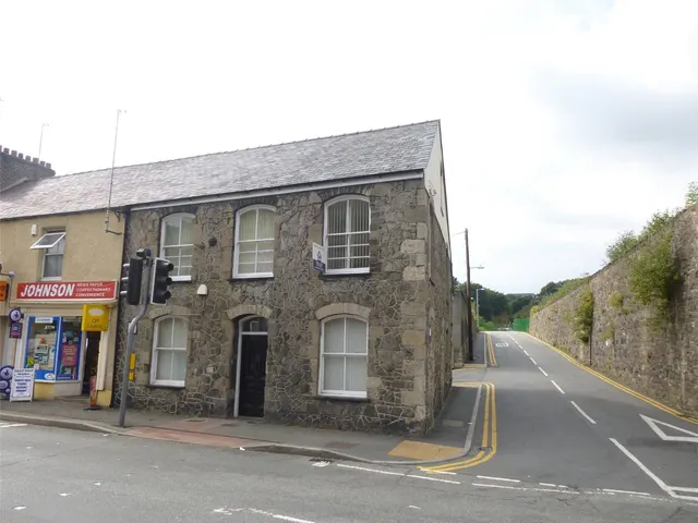 Caernarfon Road, Bangor, LL57, photo 1