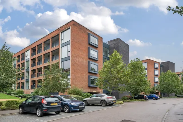 Ebony Crescent, Barnet, photo 1