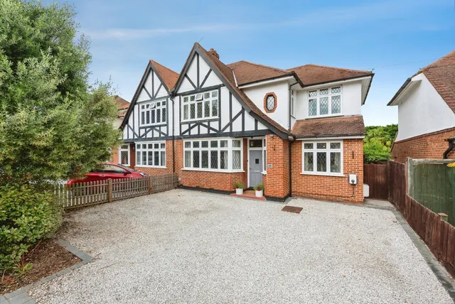 Church Road, Worcester Park, KT4, photo 1