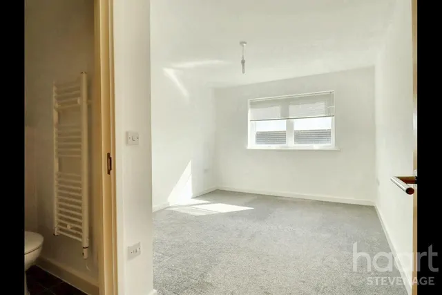Admiral Drive, Stevenage, SG1, photo 3