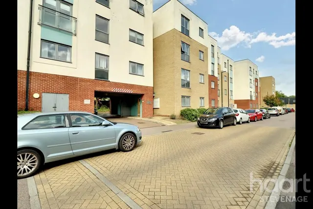 Admiral Drive, Stevenage, SG1, photo 1