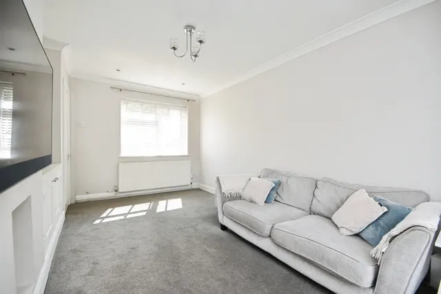Carisbrook Road, Pilgrims Hatch, CM15, photo 3
