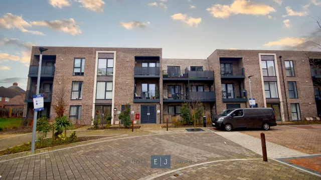 Academy Way, Loughton, IG10, photo 1