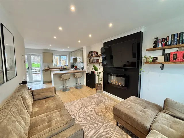 Crowden Drive, Hadfield, SK13, photo 3