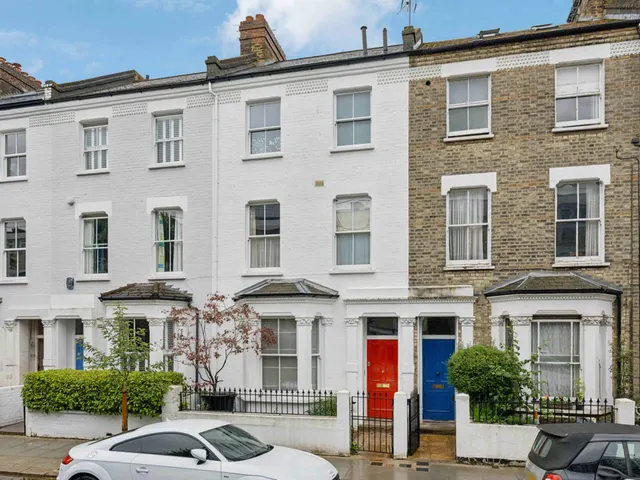 Petworth Street, london, SW11, photo 1