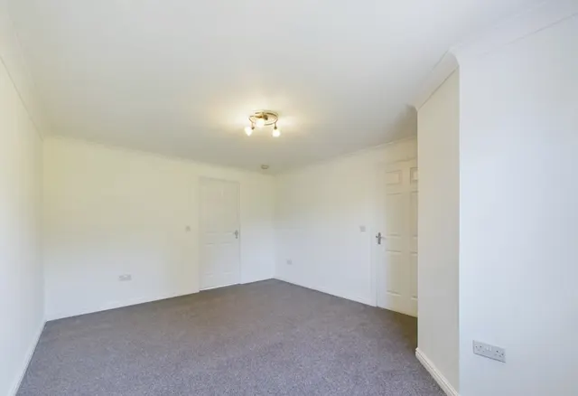 Methil Court, Hamilton, ML3, photo 3