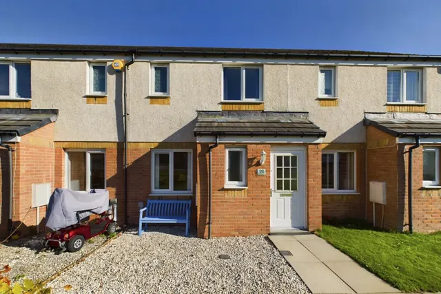 Methil Court, Hamilton, ML3, photo 1