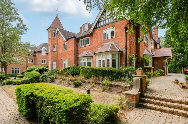 Lefroy Park, Fleet, GU51, photo 1