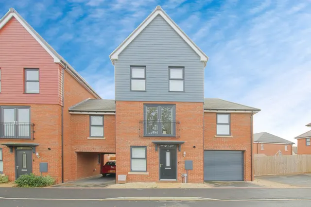 Nairn Way, Lubbesthorpe, Leicester, photo 1