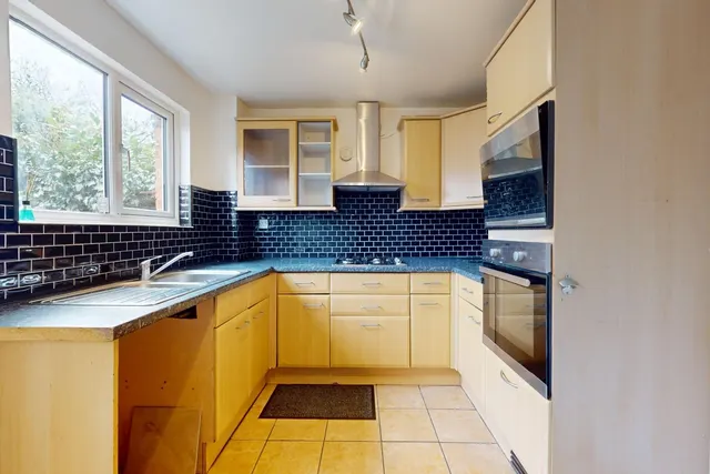 Photo 2 — Chepstow Drive, Chepstow Drive, Leegomery TF1 6UP