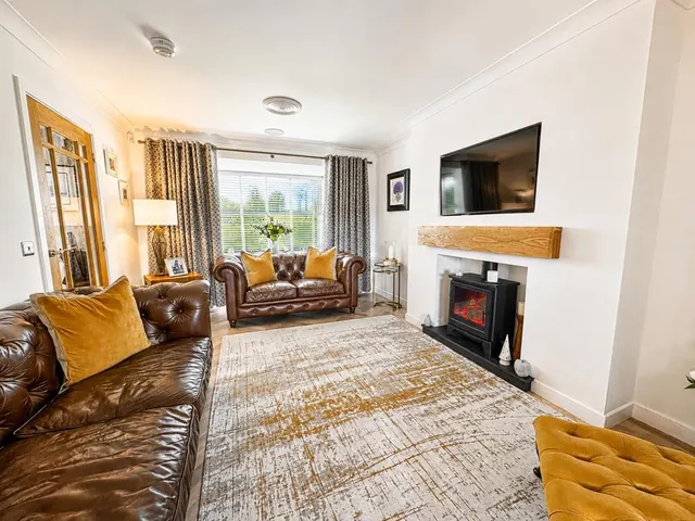 Photo 2 — Pailis Crescent, Bothwell, Glasgow, G71 8FP