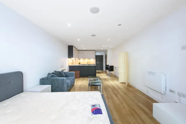 2 Emerald House, 2 Commander Avenue, London, photo 1