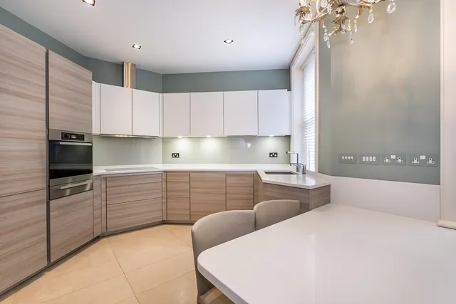 Photo 3 — Campden Hill Road London W8