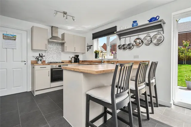 Averill Way, Micklefield, LS25, photo 2