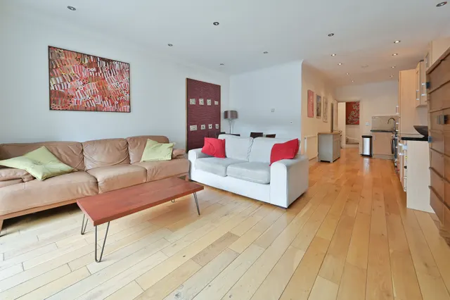 Flat 2, 92 Welldon Crescent, Harrow, photo 1