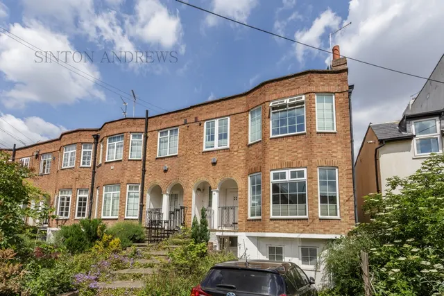 Madeley Road, Ealing, photo 1