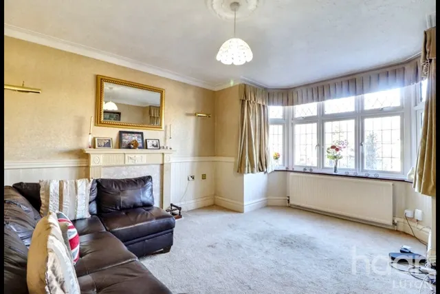 Cutenhoe Road, Luton, LU1, photo 2
