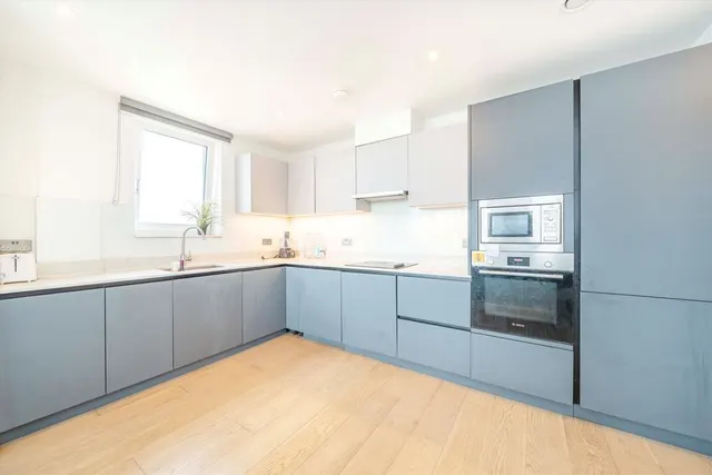 King Street, W3, photo 2