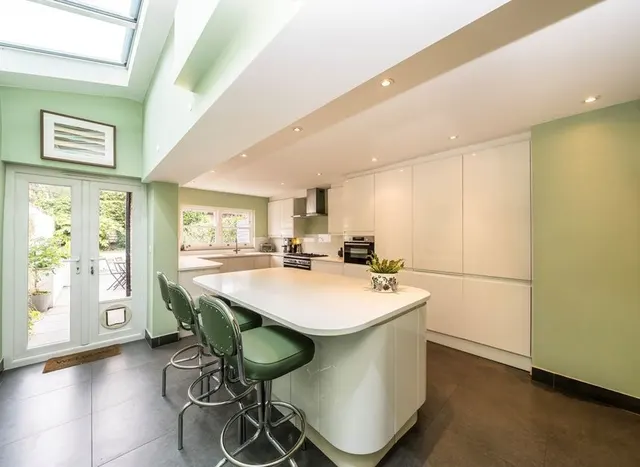 Photo 2 — Tasman Road, Clapham North, SW9