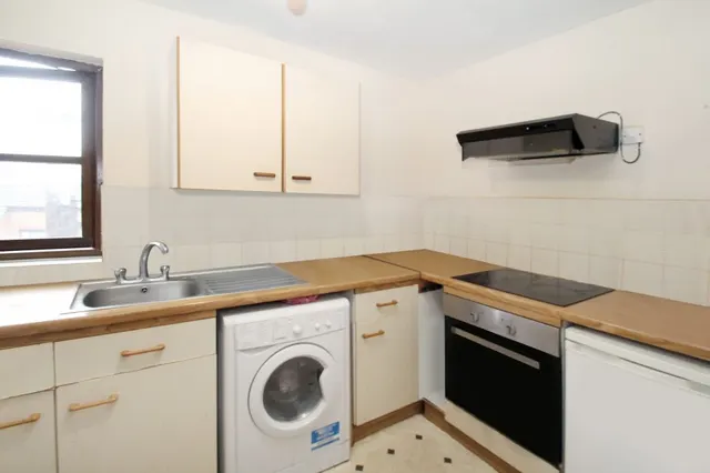 Verona Close, Uxbridge, UB8, photo 2