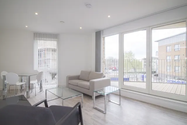 Hilltop Avenue, Harlesden, NW10, photo 1