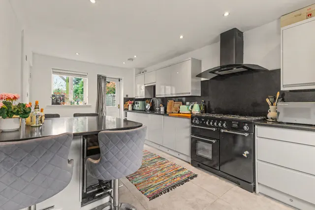 Photo 3 — Lowes Lane, Wellesbourne, CV35