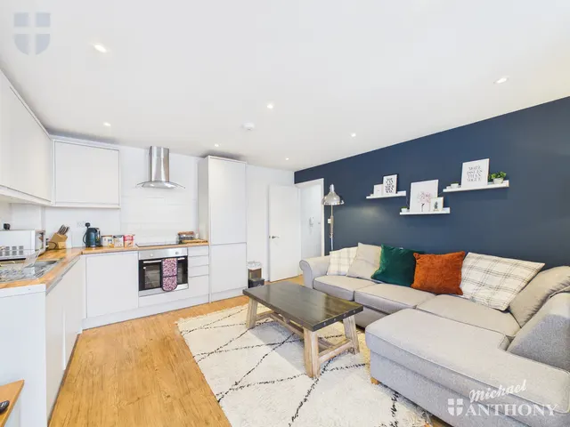 Photo 2 — , 70 Walton Street, Aylesbury, HP21 7QP