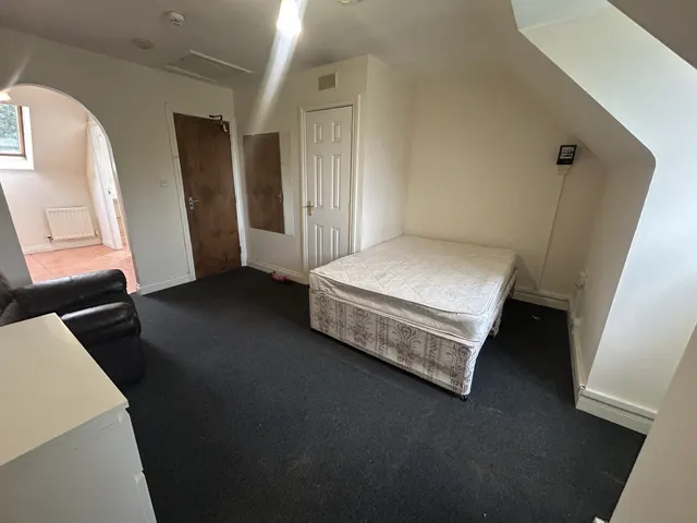 Marbury Drive, Bilston, WV14, photo 2