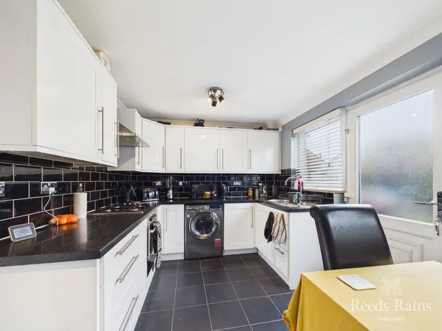 Staxton Court, Hull, HU9, photo 2