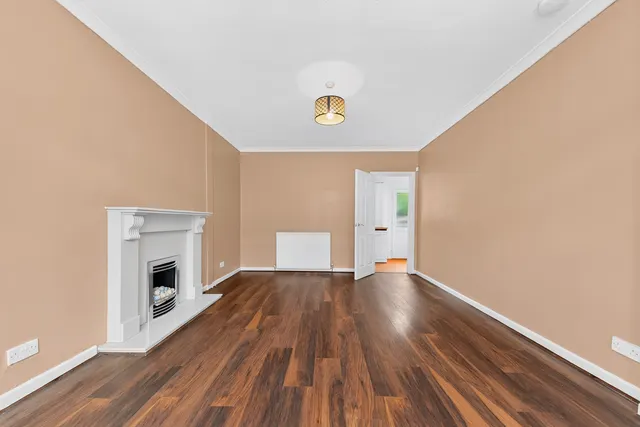 Photo 3 — Alyth Crescent, Clarkston, Glasgow, East Renfrewshire, G76