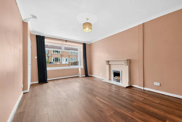 Photo 2 — Alyth Crescent, Clarkston, Glasgow, East Renfrewshire, G76