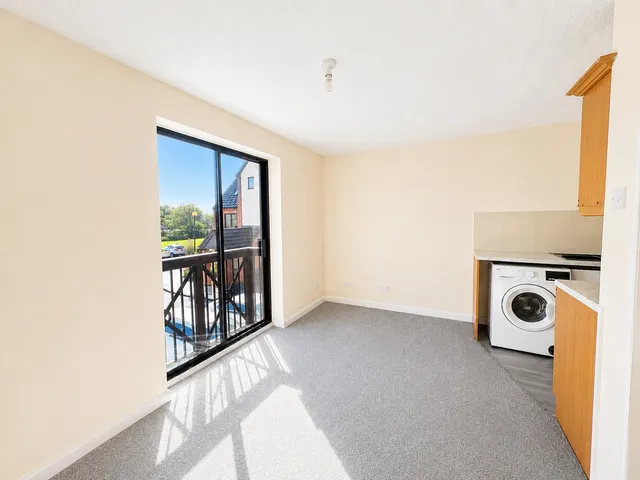 Peter James Court, Stafford, ST16, photo 2