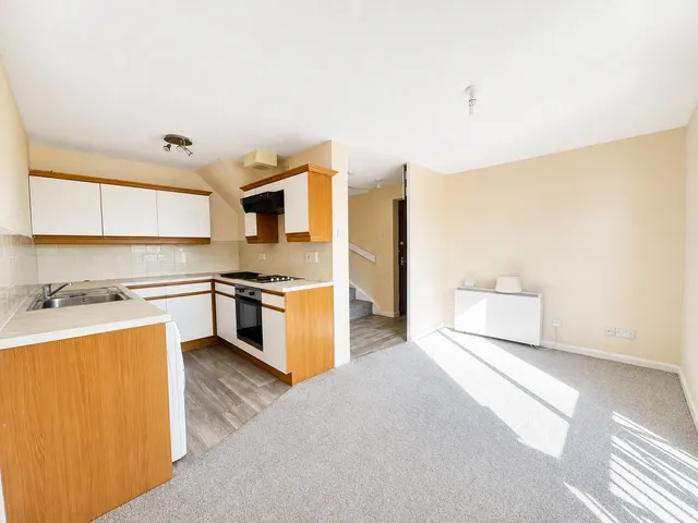 Peter James Court, Stafford, ST16, photo 3