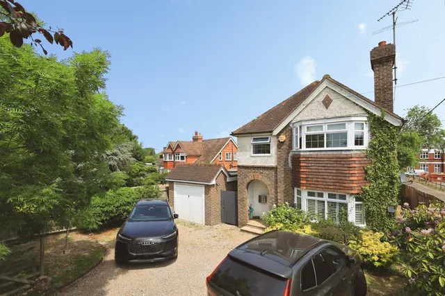 London Road, HAILSHAM, photo 1