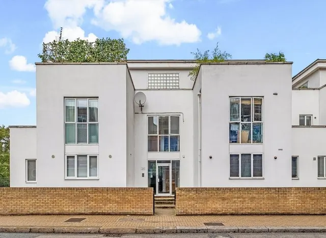 Photo 3 — Penwith Road, Earlsfield, SW18