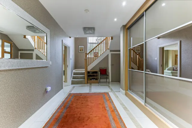 Photo 3 — Heathbourne Road, Bushey, WD23