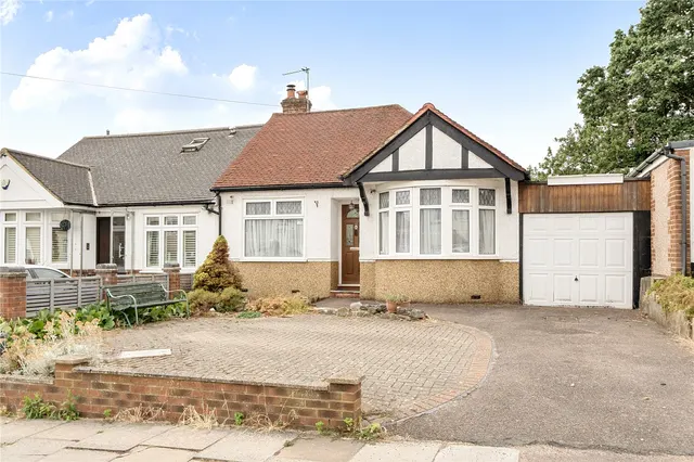Beresford Avenue, London, N20, photo 1