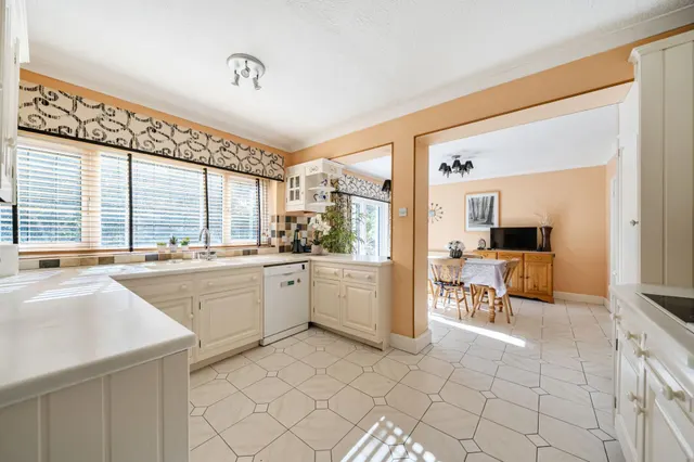 Holtye Road, East Grinstead, RH19, photo 2