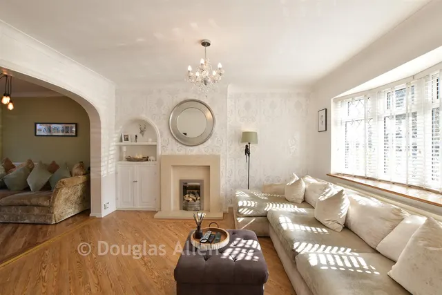Avon Road, Upminster, RM14, photo 3