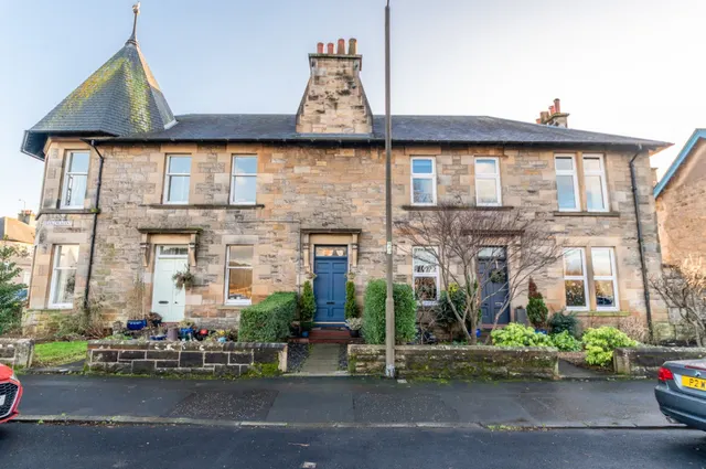 Dean Crescent, photo 1