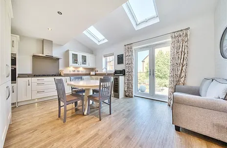 Photo 3 — Skylark Way, Witney, OX28