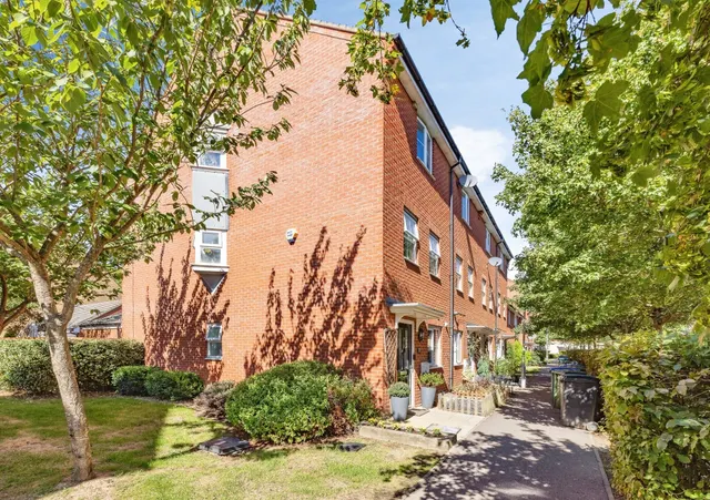 Dodd Road, Watford, WD24, photo 2