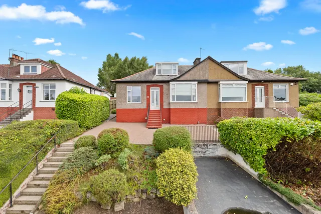Merrylee Park Avenue, Giffnock, photo 1