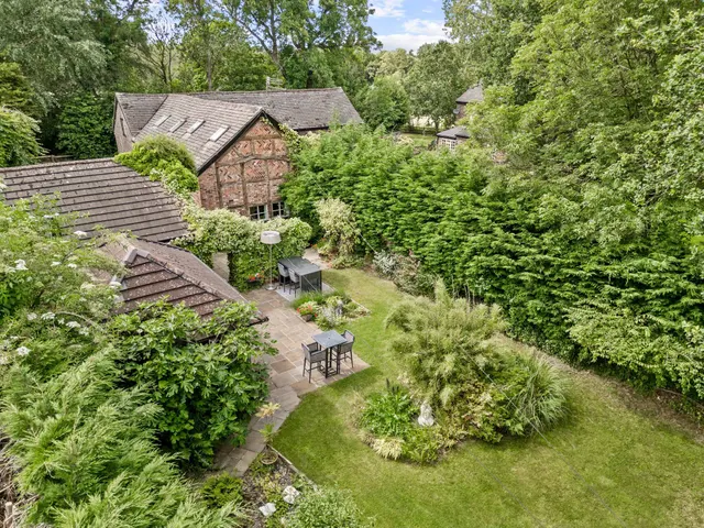 Photo 2 — Oak Barn Stockport Road, Thelwall, Warrington, Warrington, WA4 2TQ